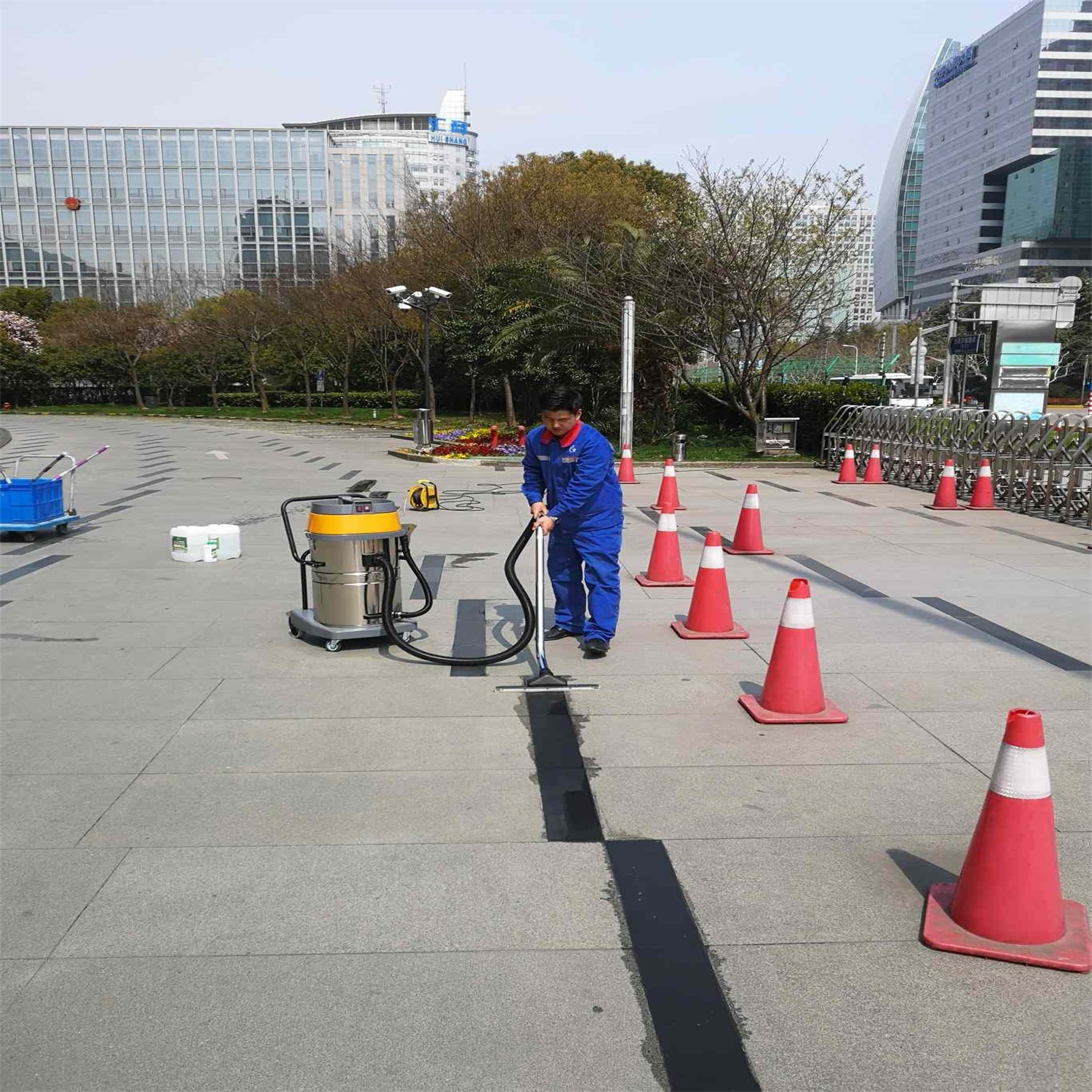 上海市公安局出入境管理局