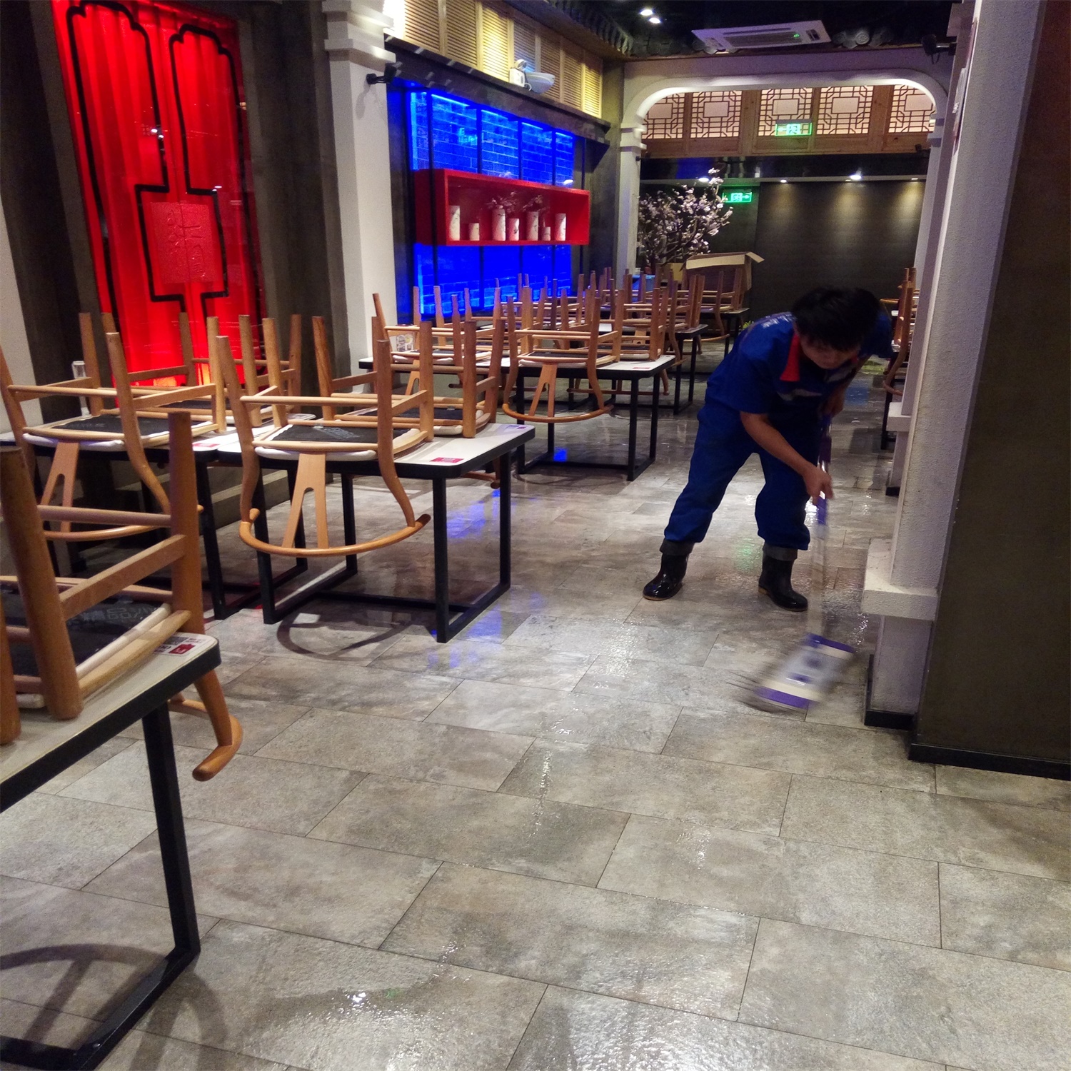 红料理4家连锁饭店施工