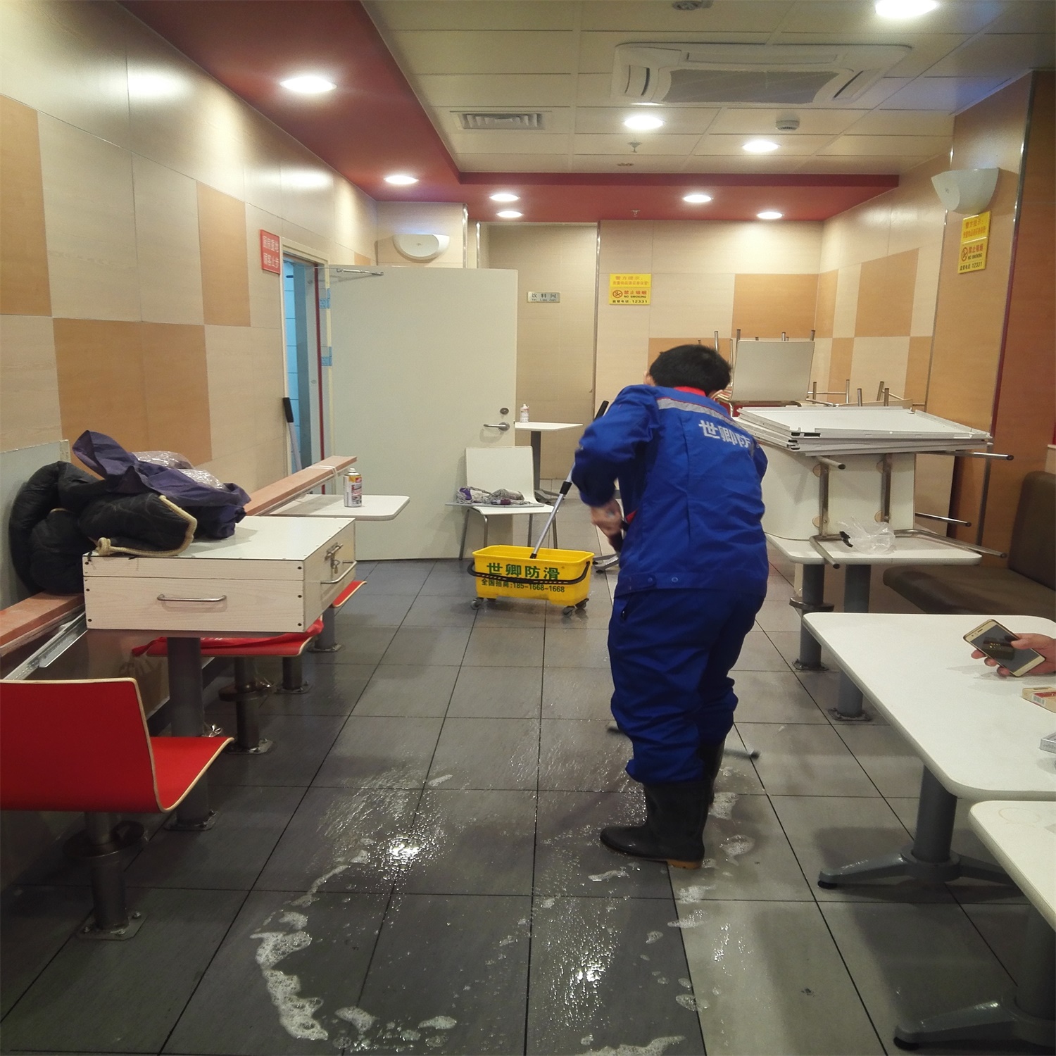 振鼎鸡西江湾路店地面防滑处理完工