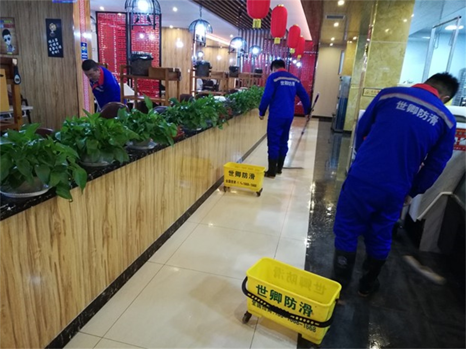刘一手火锅地面防滑