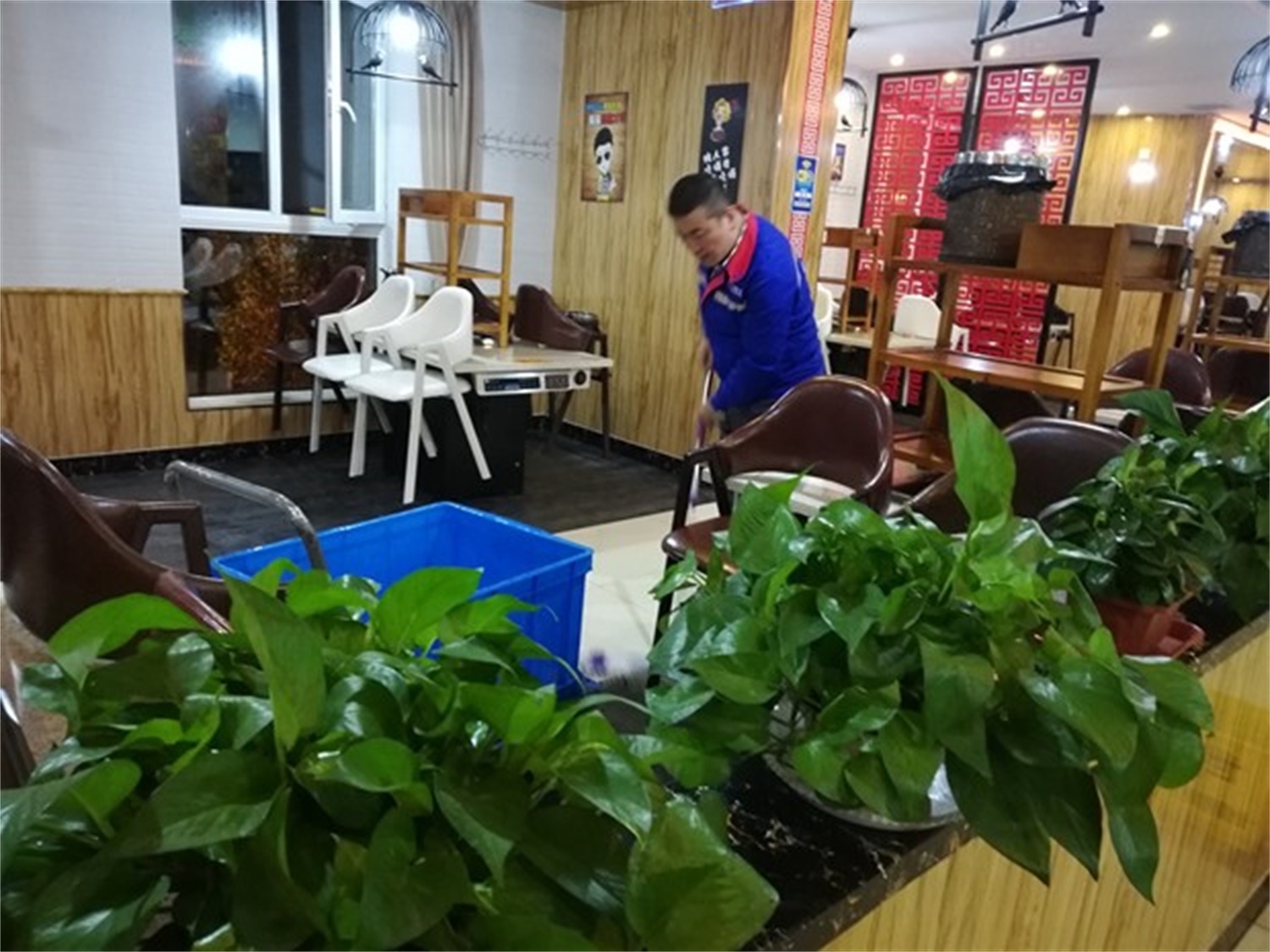 刘一手火锅地面防滑