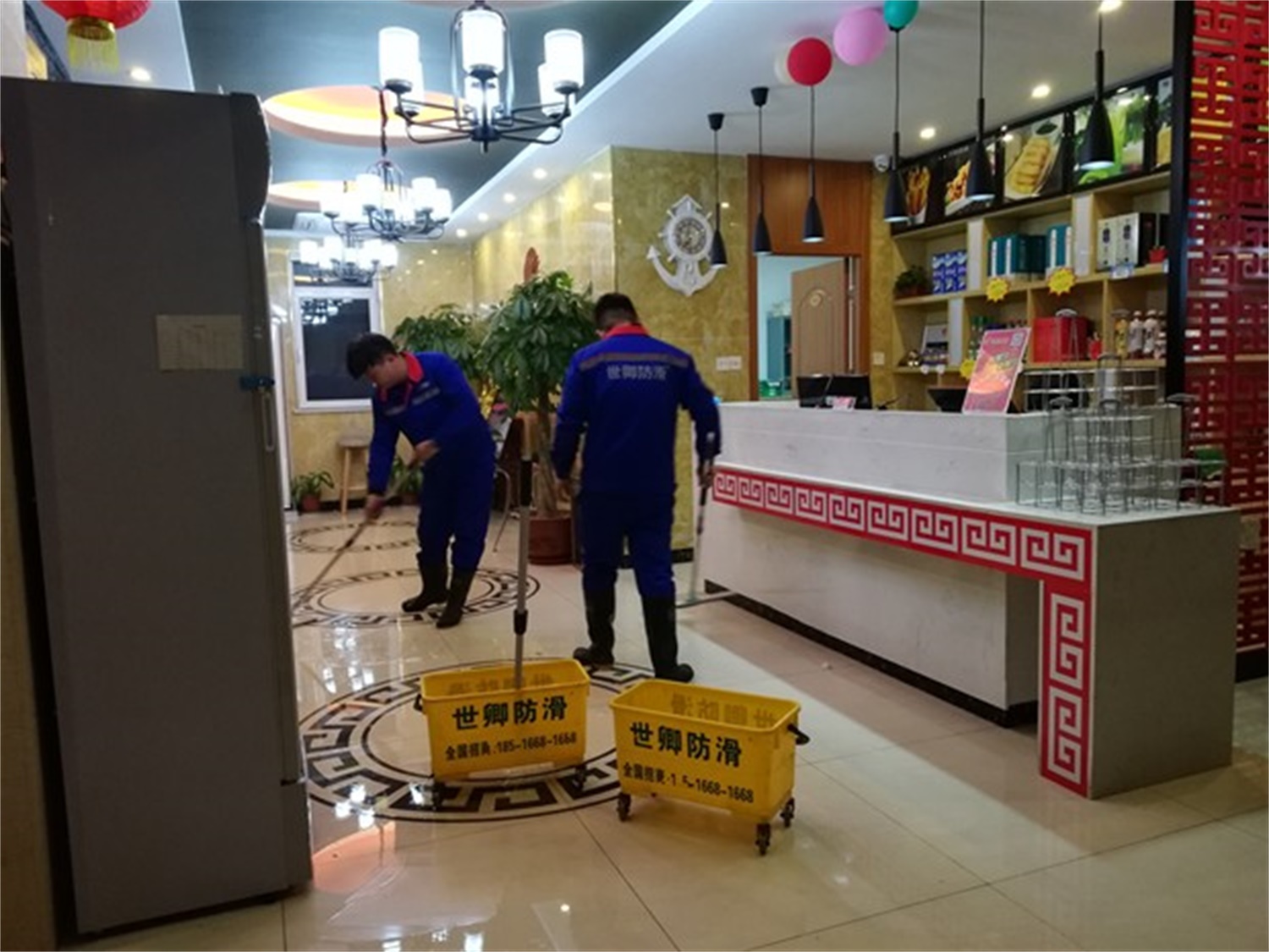 刘一手火锅地面防滑