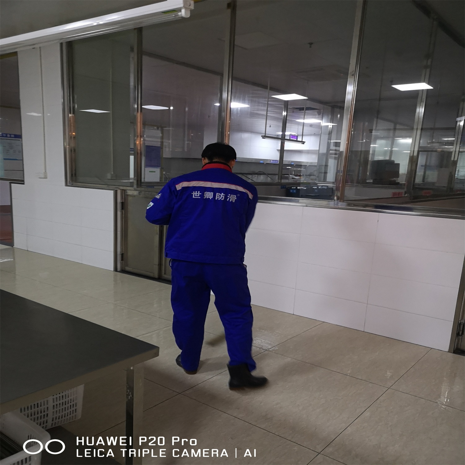上海庆磊餐饮有限公司地面防滑处理已完成