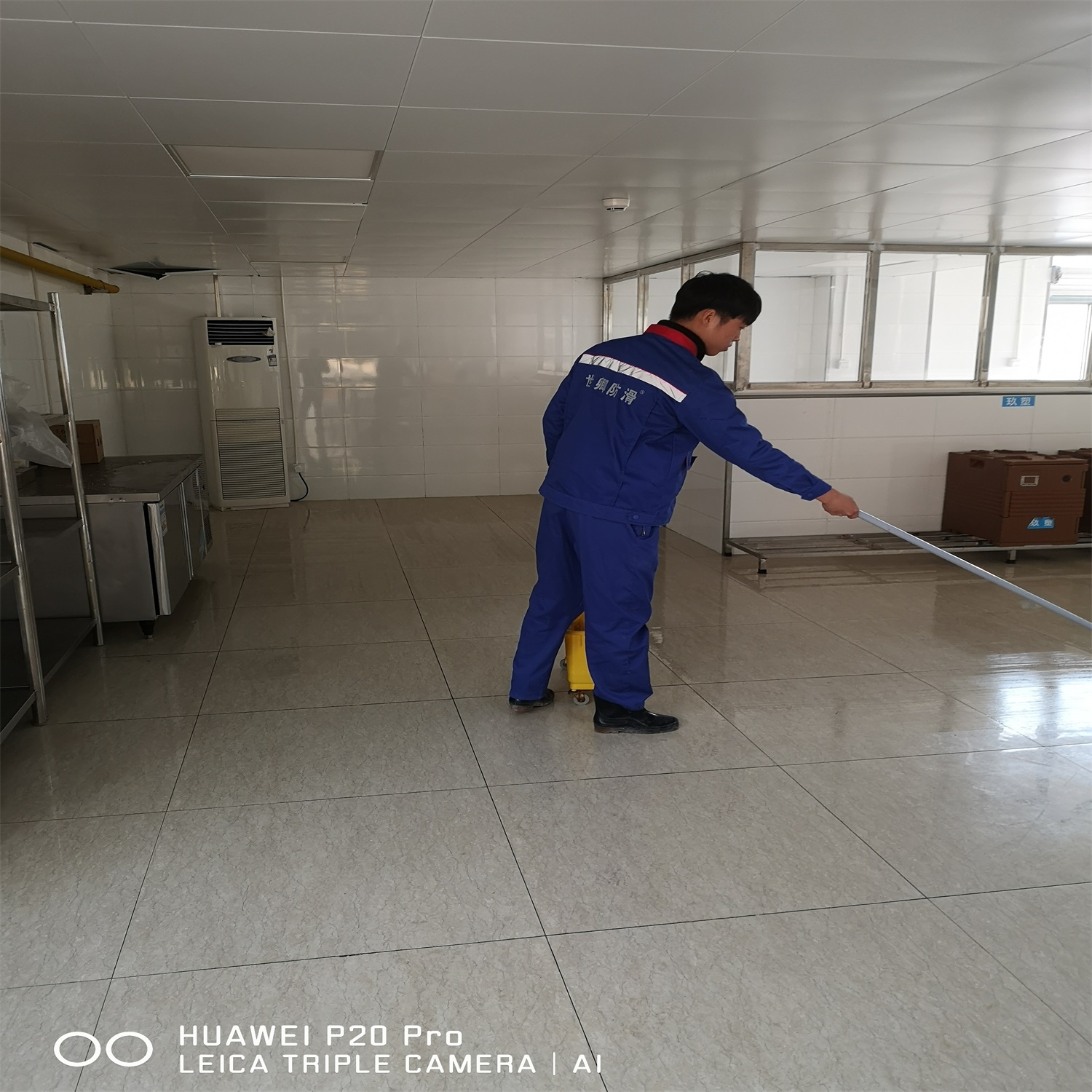 上海庆磊餐饮有限公司地面防滑处理已完成