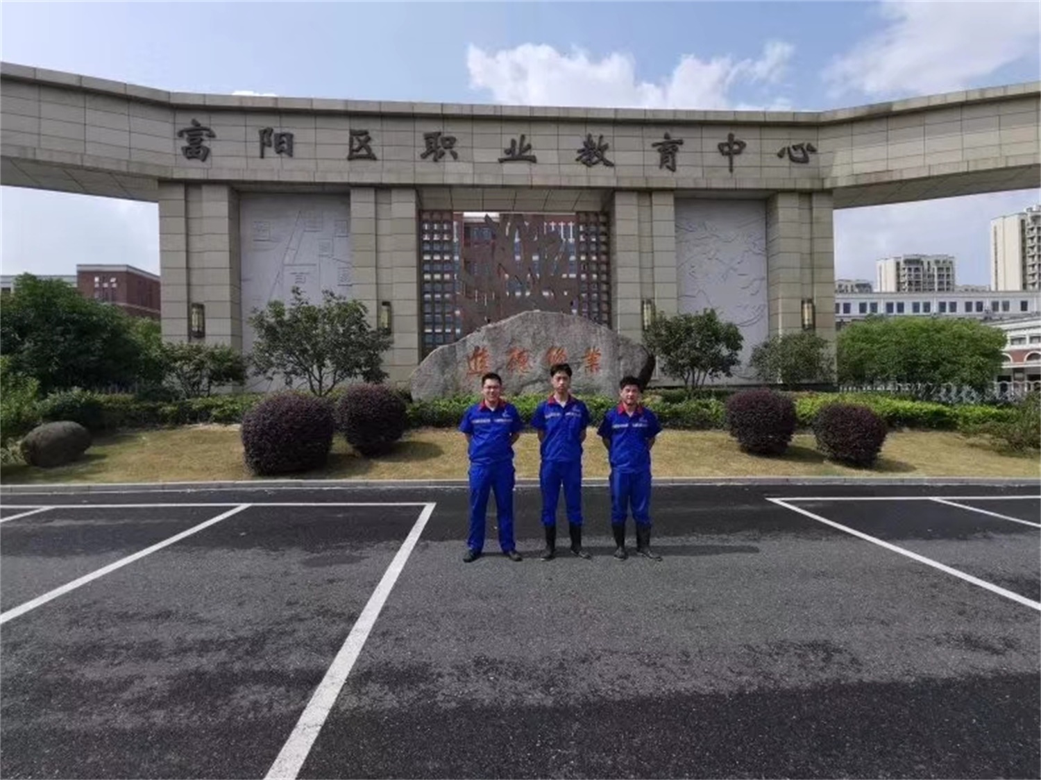职业教育中心地面防滑防护施工处理