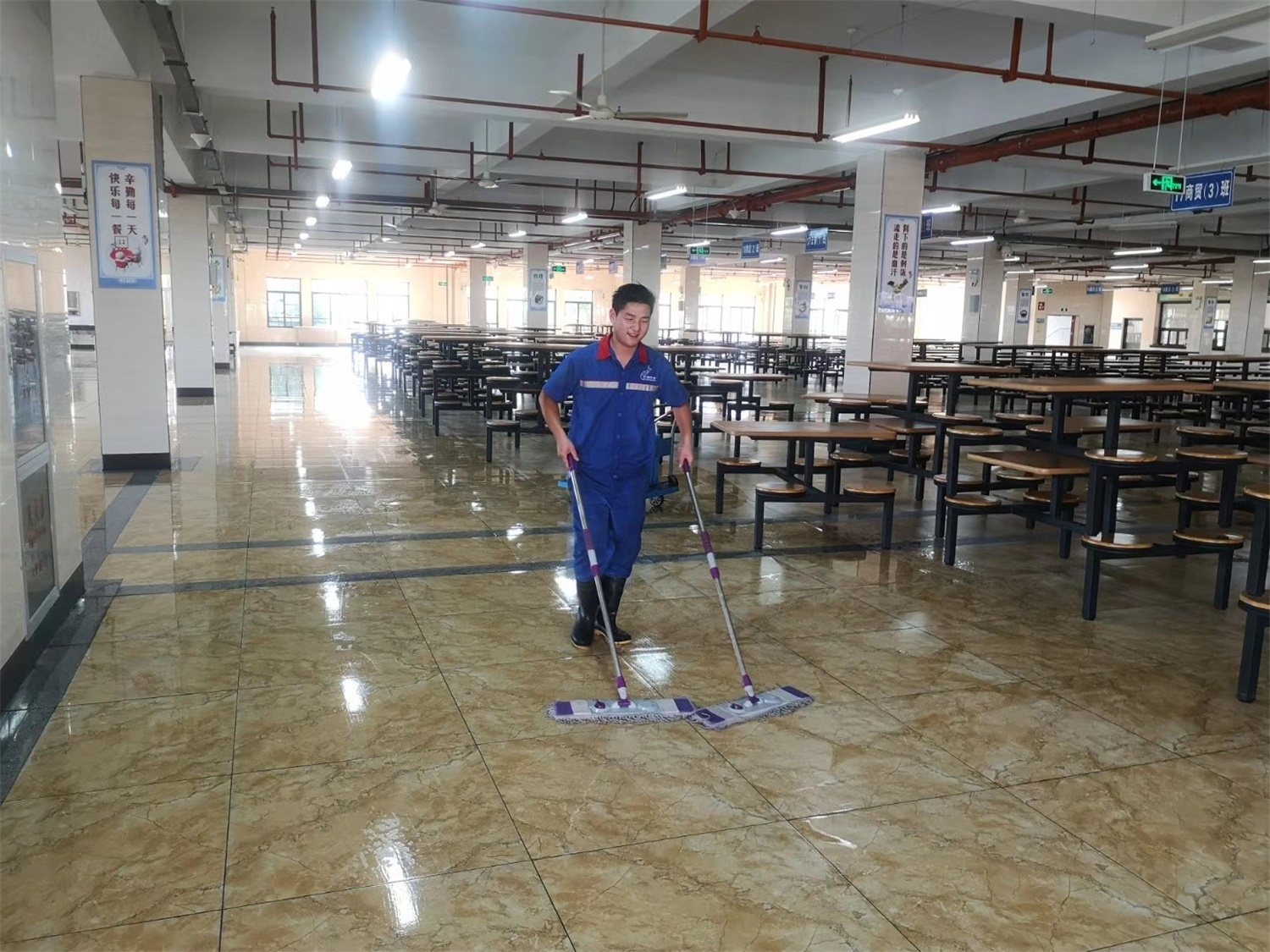 职业教育中心地面防滑防护施工处理